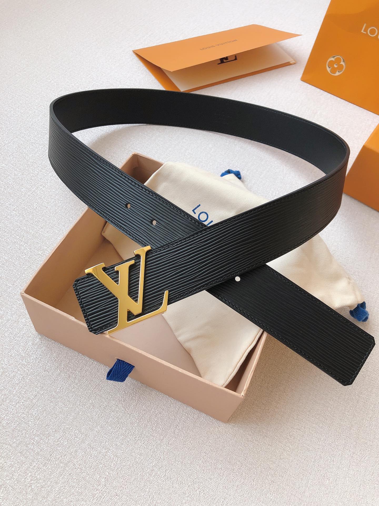 L*ouis V*uitton Belts Top Version
