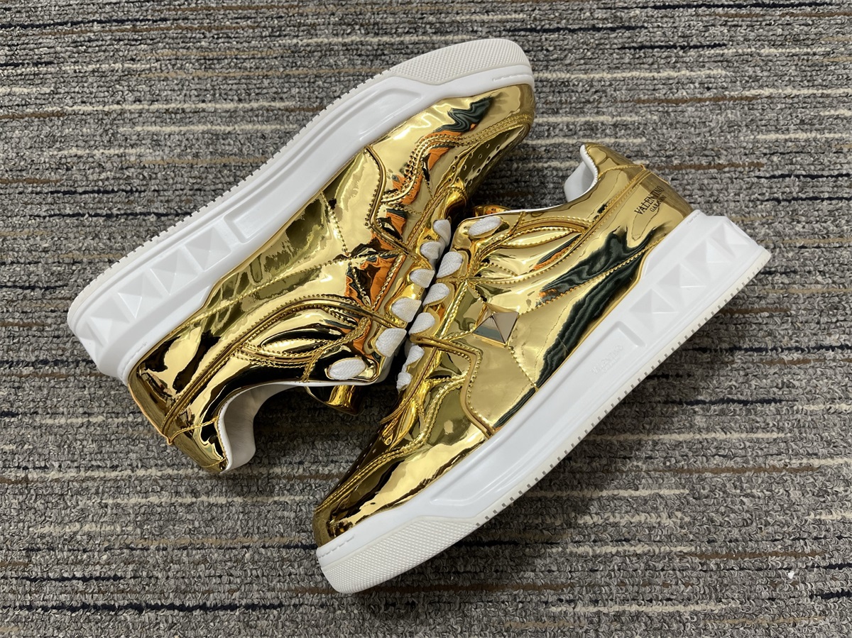 Women 𝑉*𝐴𝐿𝐸𝑁𝑇𝐼𝑁𝑂 Top Sneakers