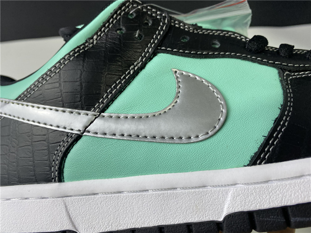 from Nike SB Dunk DIAMOND TIFFANY 304292-402