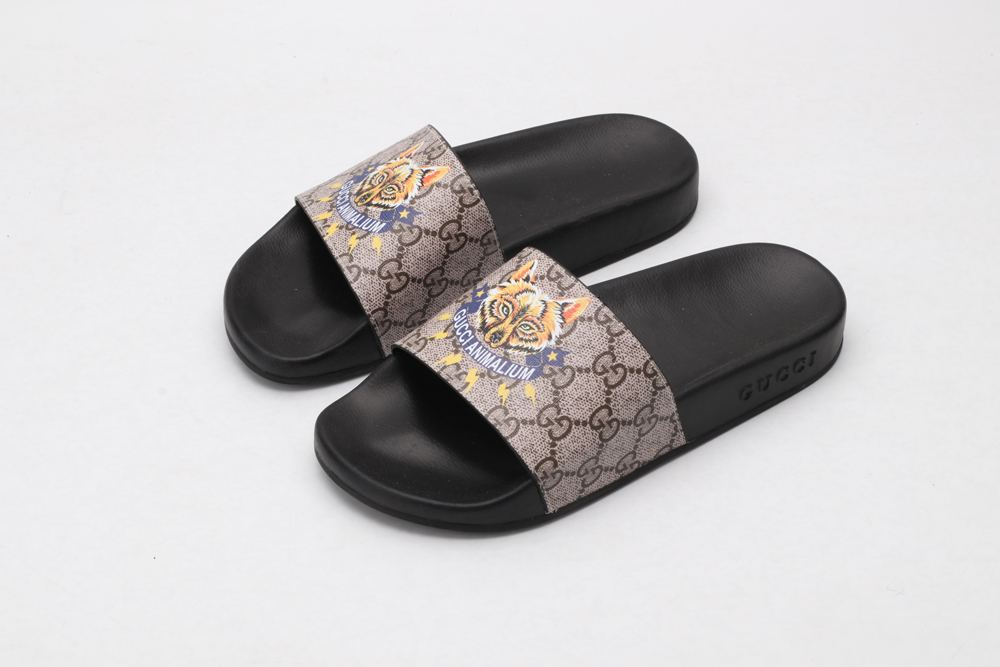 G*cci Sandals