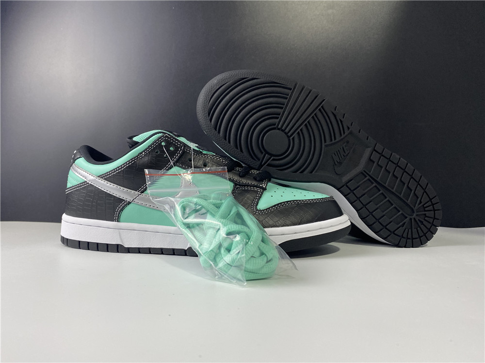 from Nike SB Dunk DIAMOND TIFFANY 304292-402