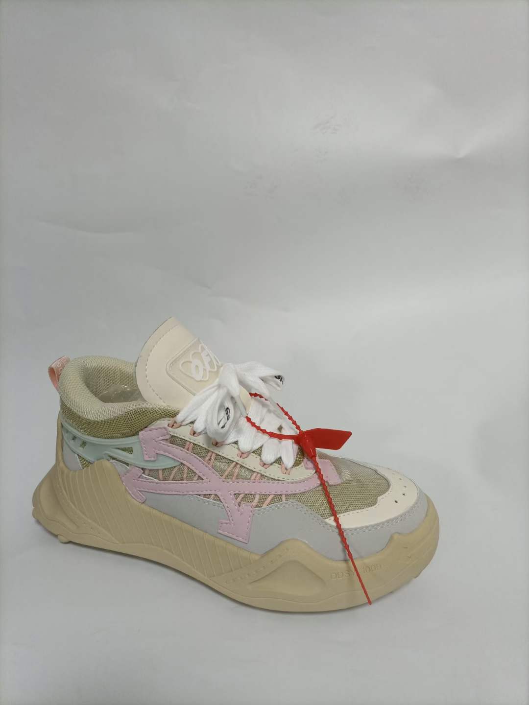 Men O*ff W*hite Top Sneaker