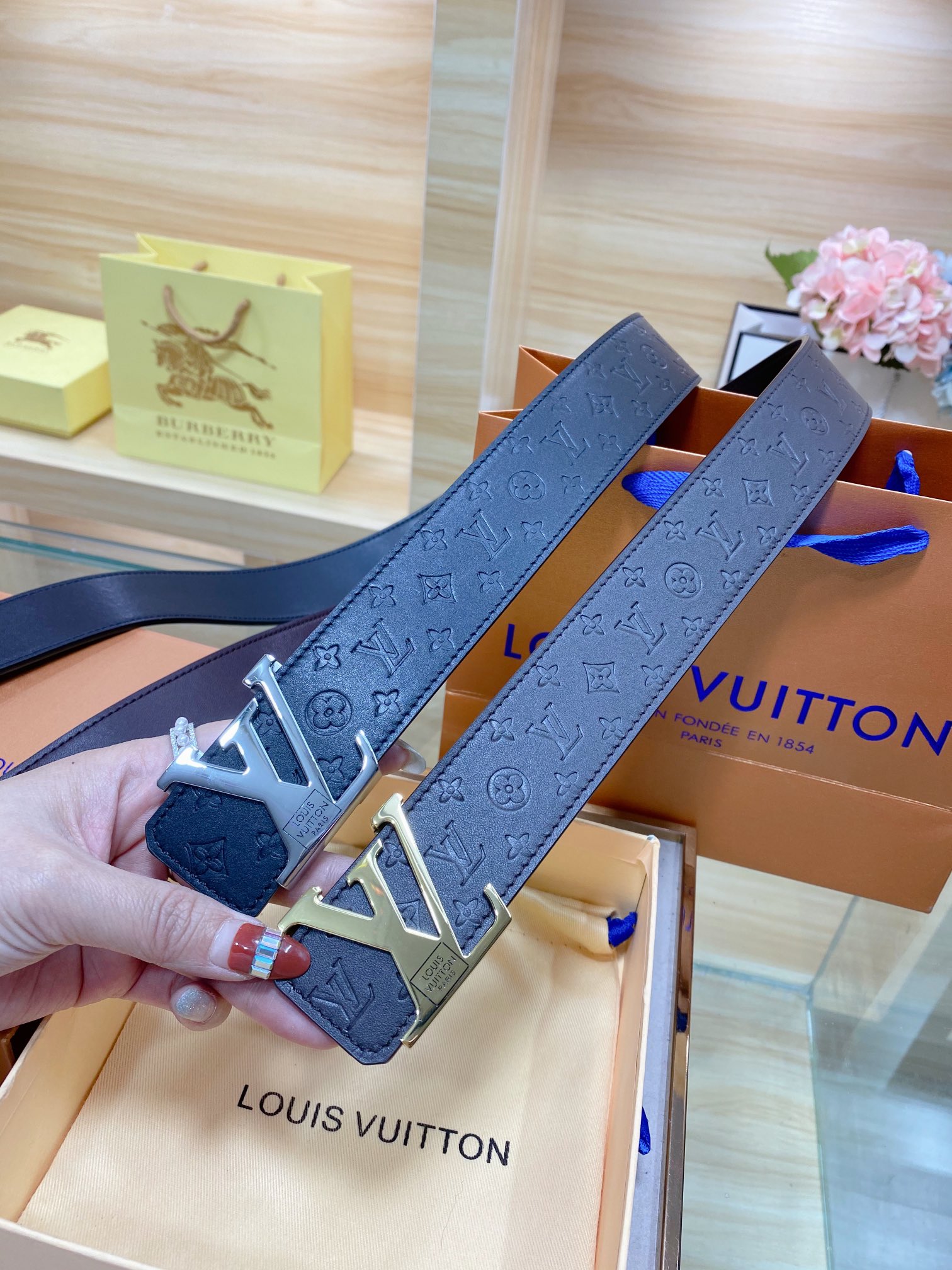 L*ouis V*uitton Belts Top Version