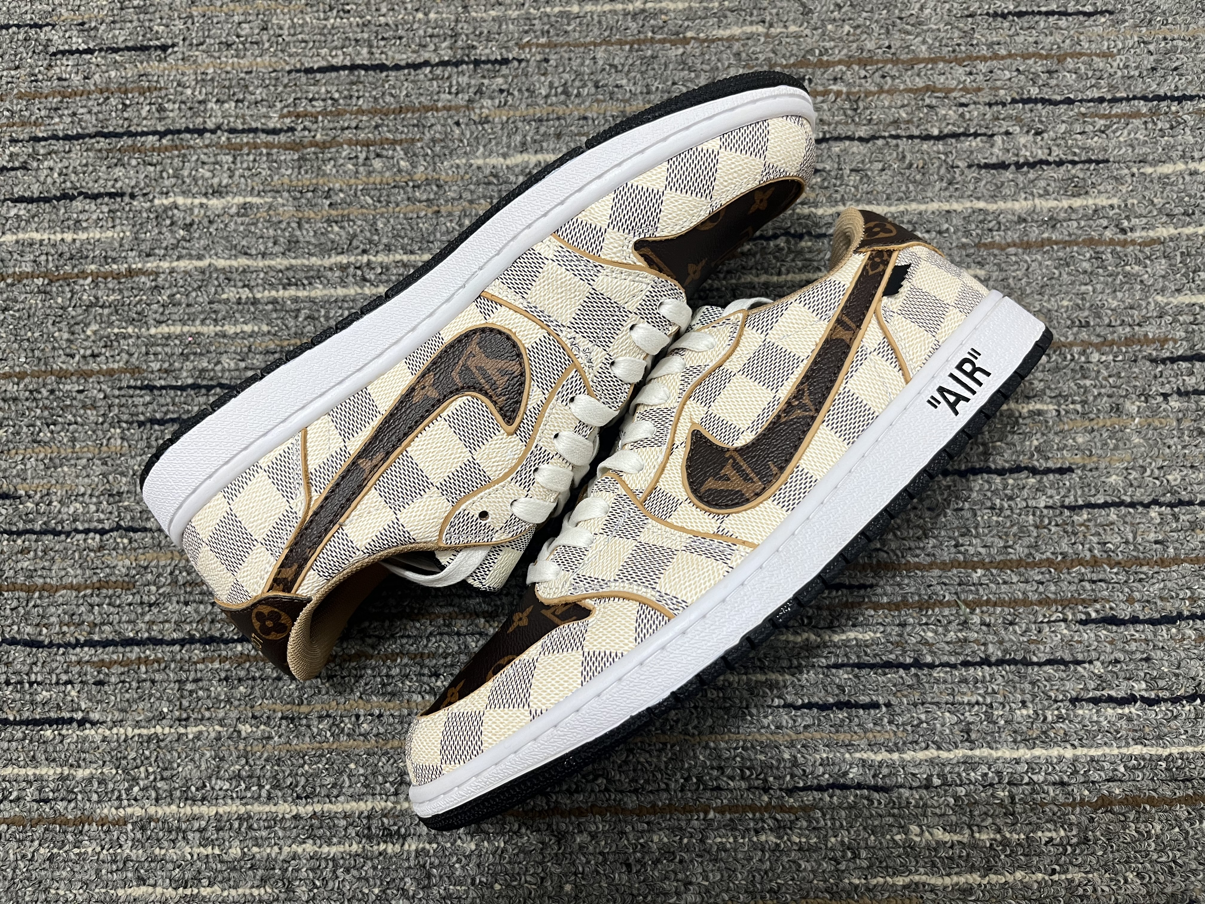 Air Jordan 1 L*V Top Sneakers