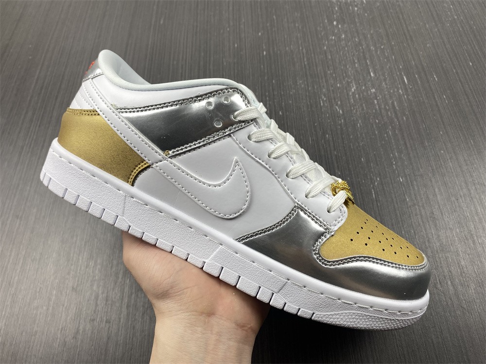 from NIKE DUNK LOW WMNS “Metallic” DH4403-700
