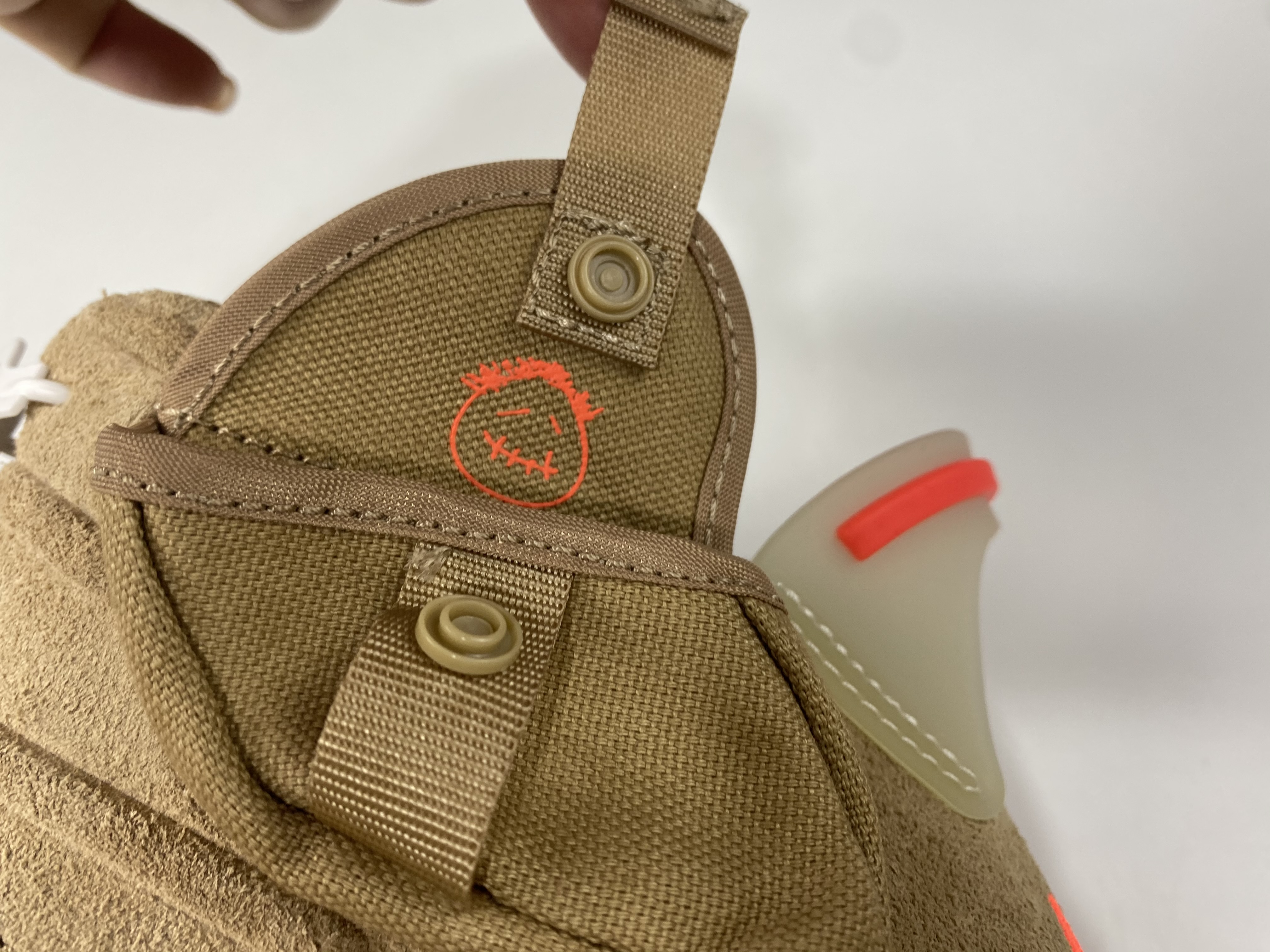 Travis Scott x Air Jordan 6 DH0690-200