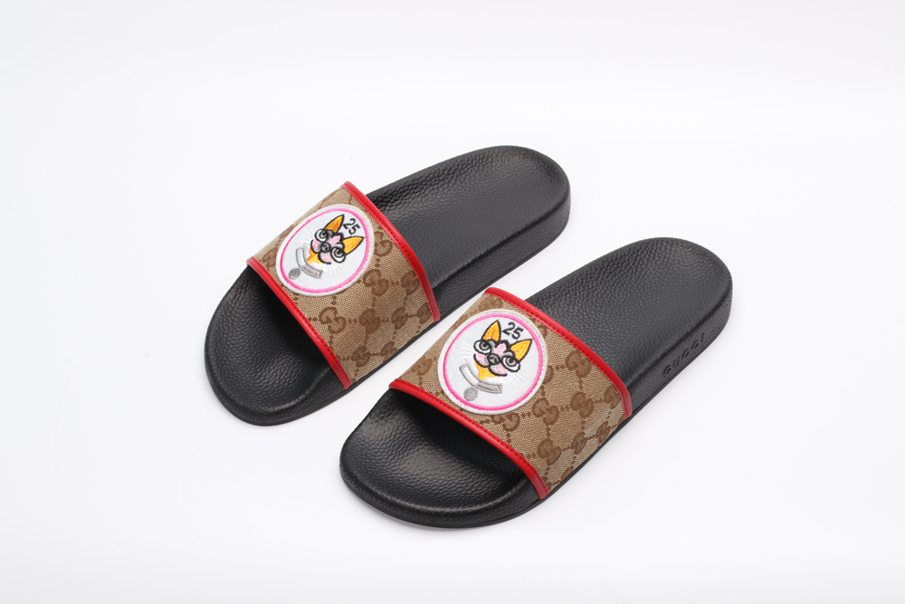 G*cci Sandals
