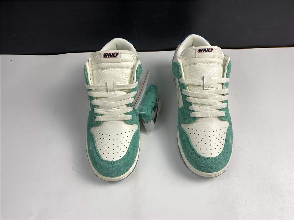 from Kasina x Nike Dunk Low CZ6501-101