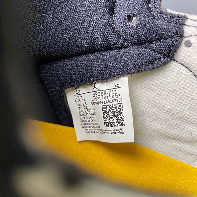 Air Jordan 1 Yellow Toe 555088-711