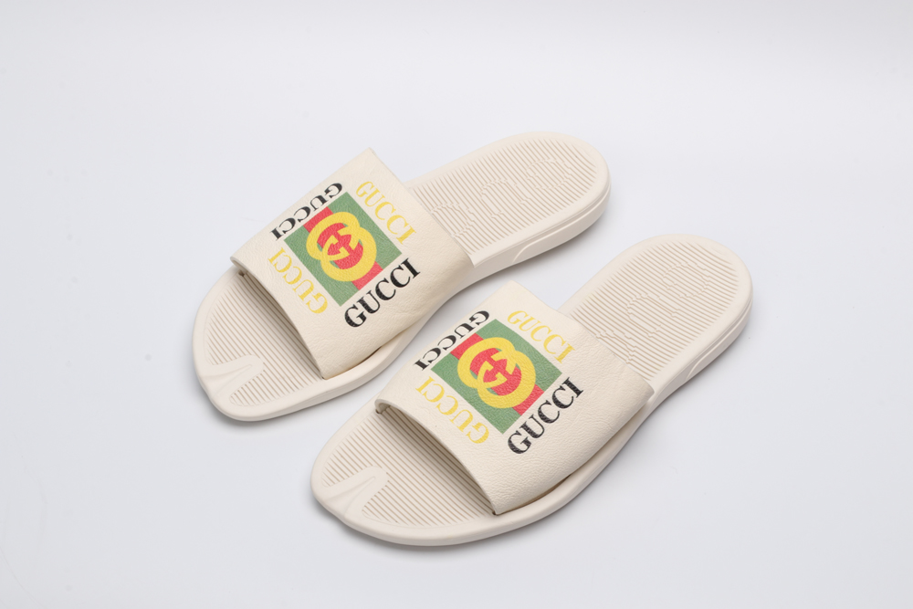 G*cci Sandals