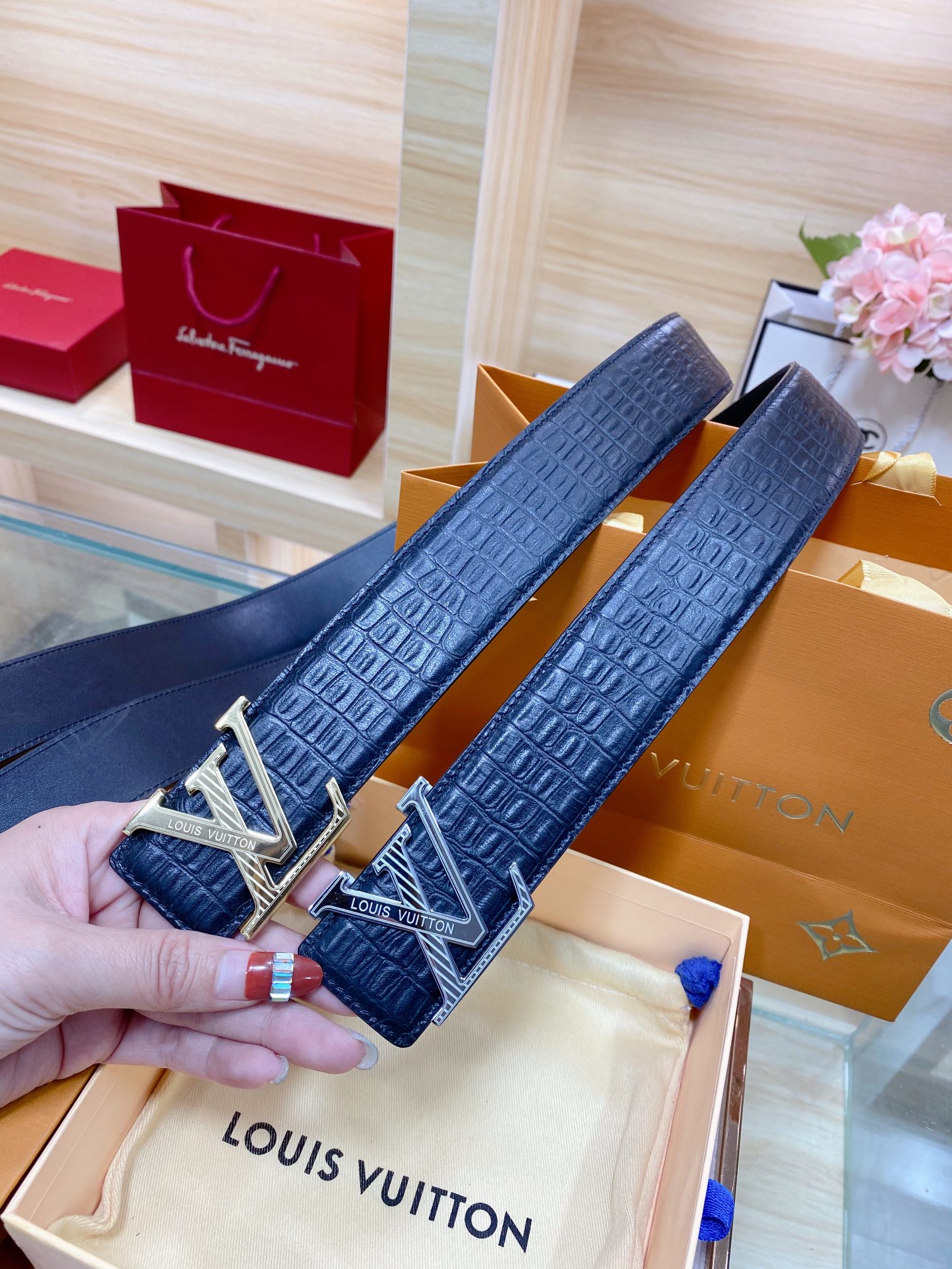 L*ouis V*uitton Belts Top Version