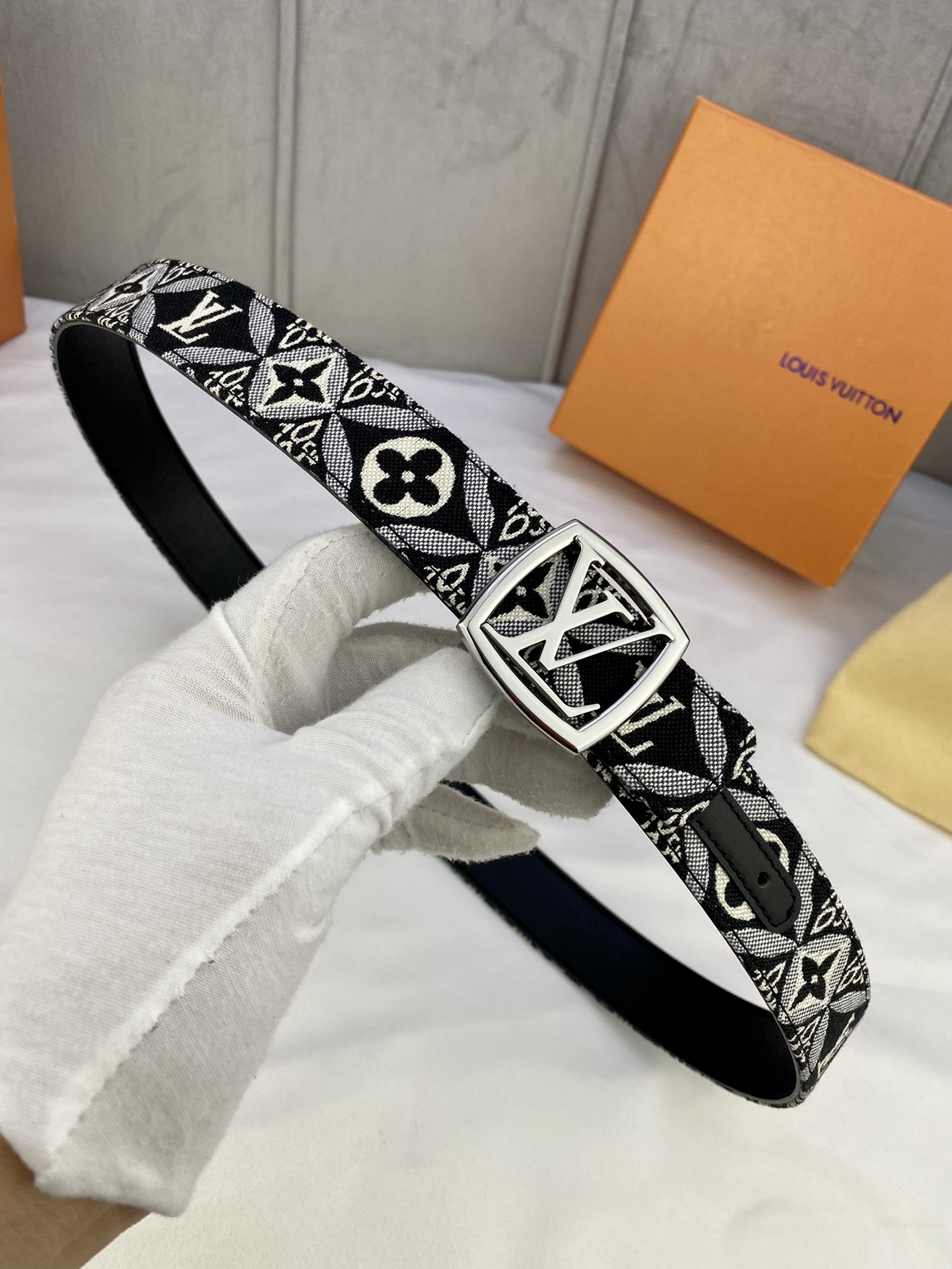 L*ouis V*uitton Belts Top Version