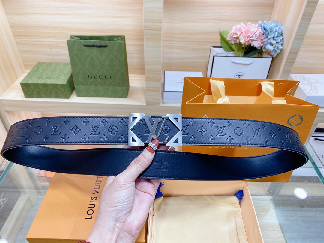 L*ouis V*uitton Belts Top Version