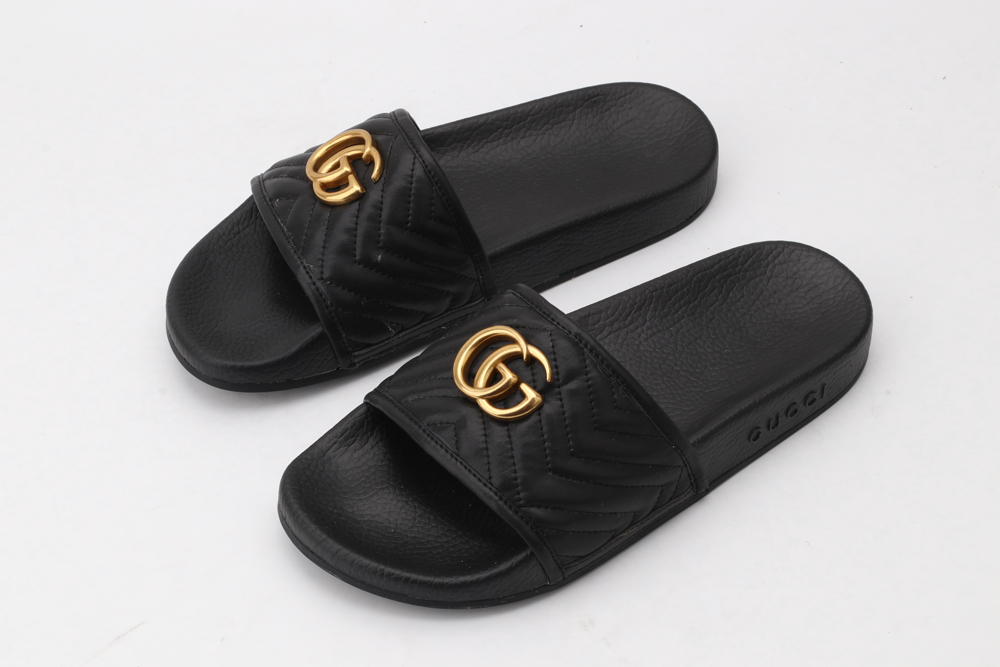 G*cci Sandals