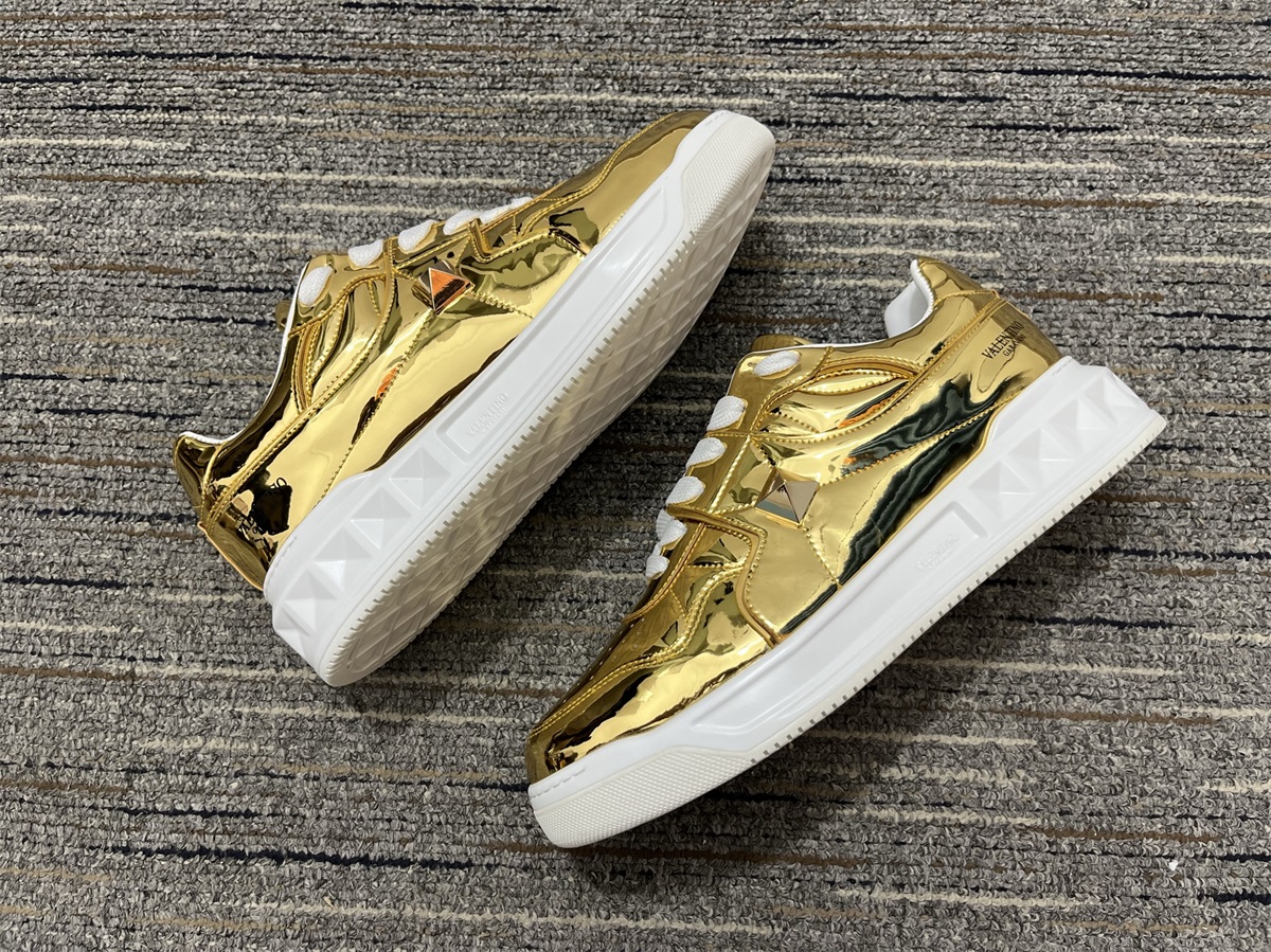 Women 𝑉*𝐴𝐿𝐸𝑁𝑇𝐼𝑁𝑂 Top Sneakers