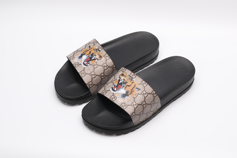 G*cci Sandals