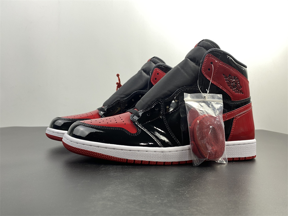 Air Jordan 1 High OG โBred Patentโ 555088-063