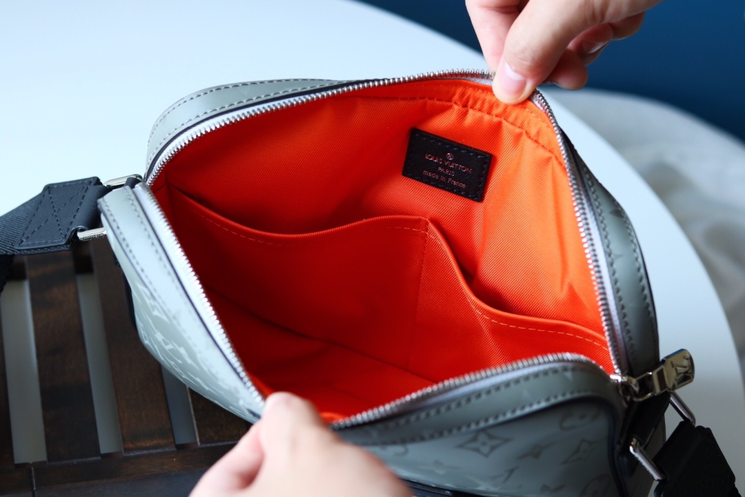 L*ouis V*uitton Top Bag 26x17x5CM