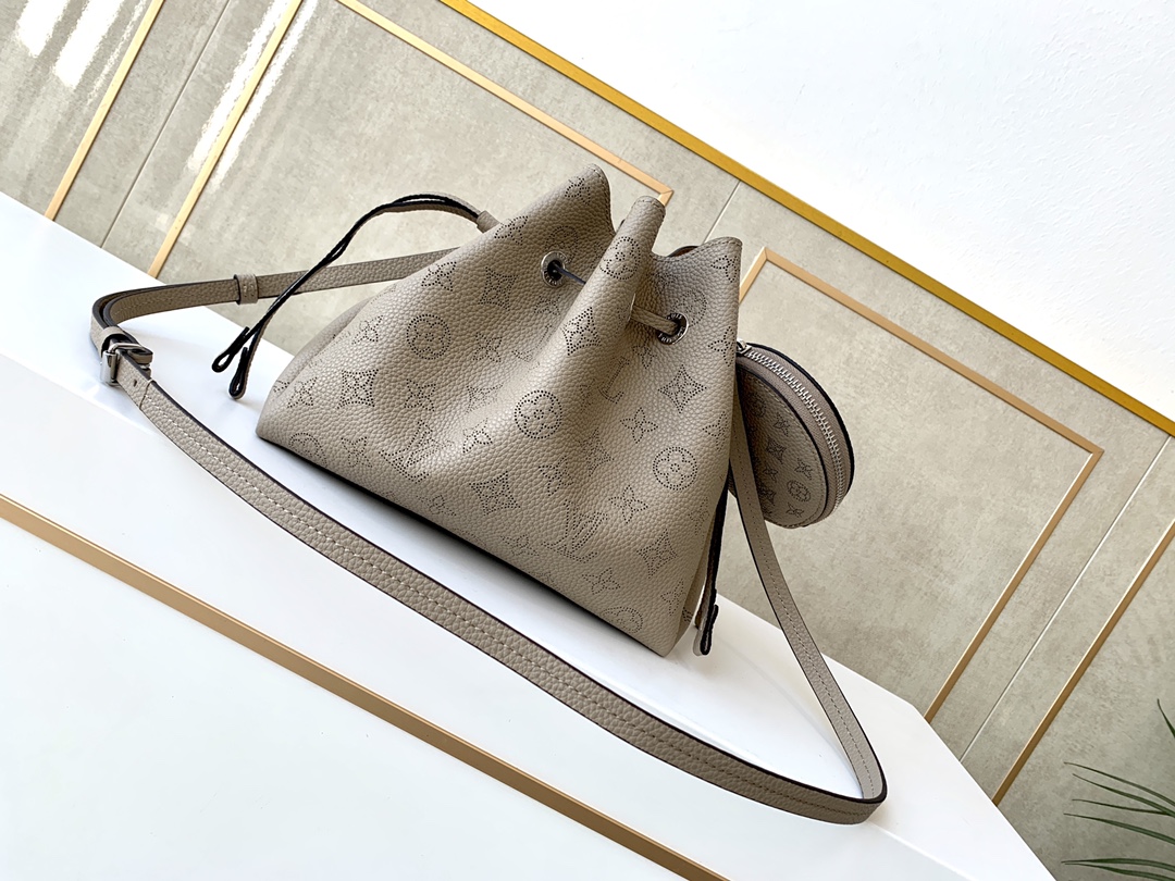 L*ouis V*uitton Top Bag 19 x 22 x 14 cm