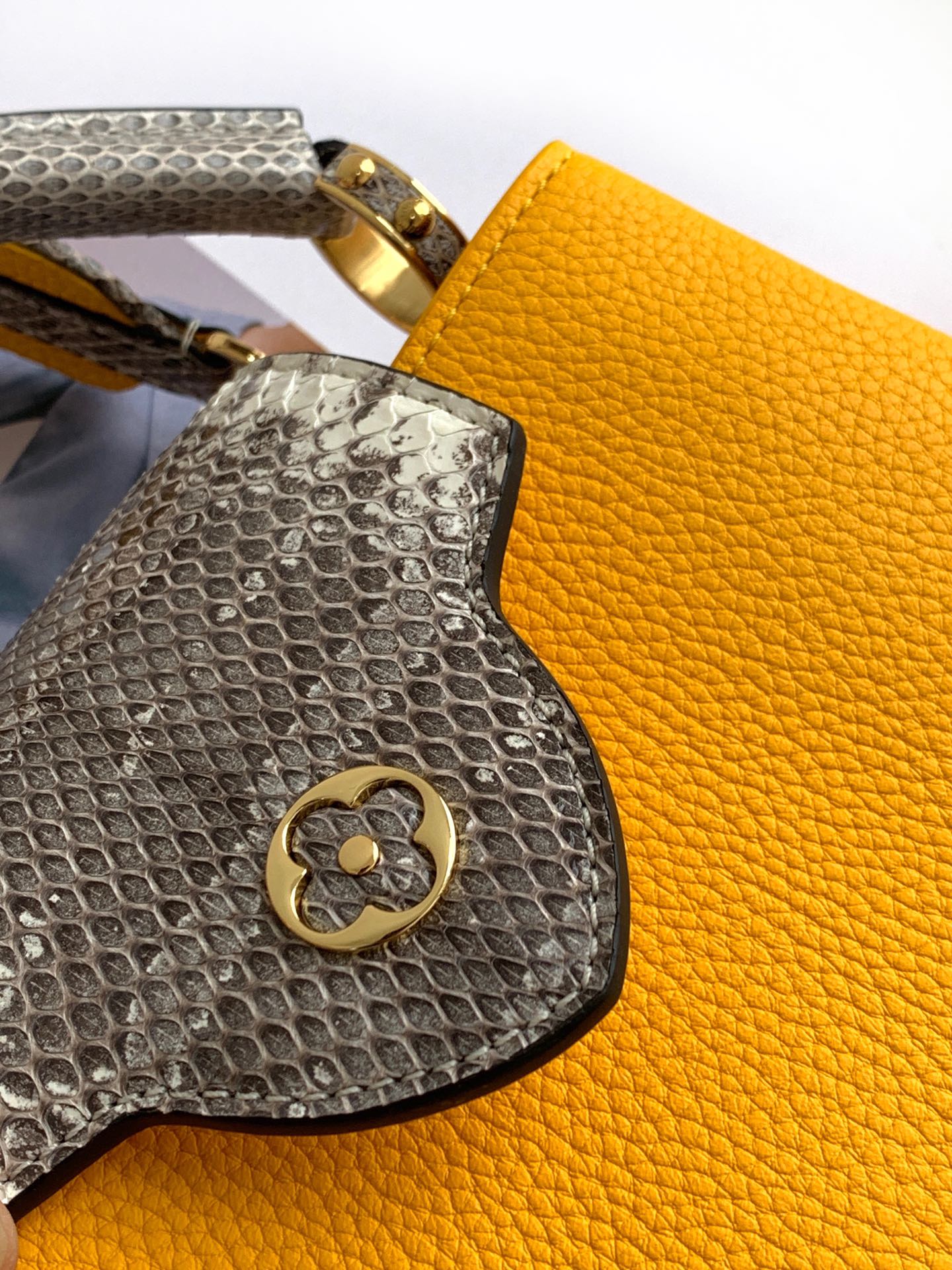 L*ouis V*uitton Top Bag 21x14x8cm