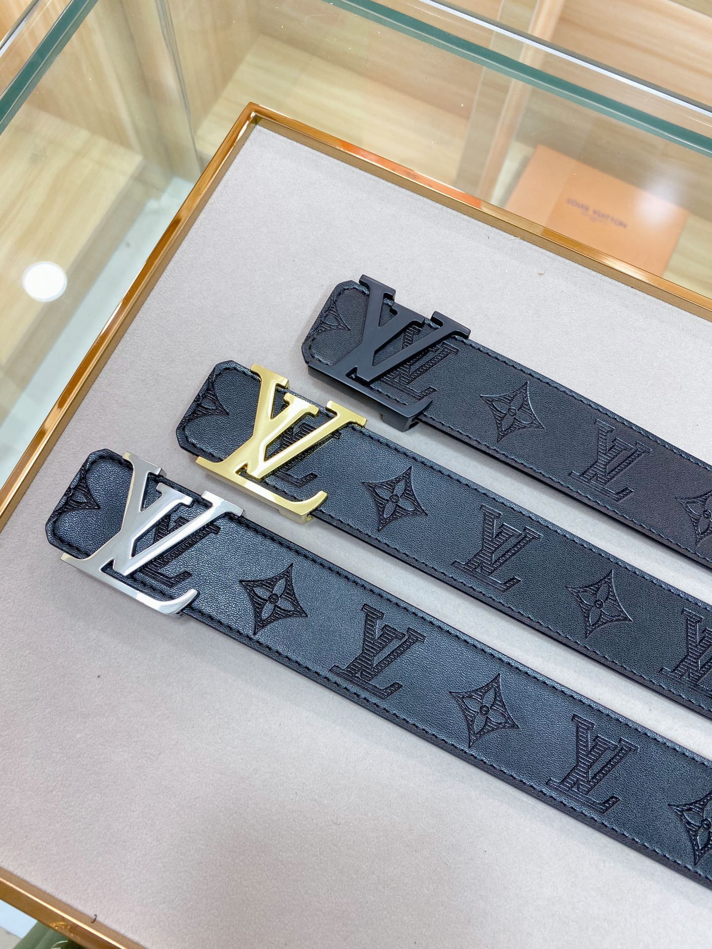 L*ouis V*uitton Belts Top Version