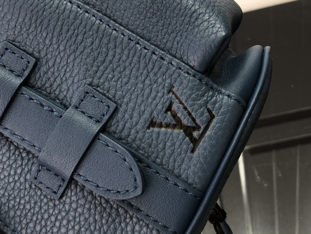 L*ouis V*uitton Top Bag 14*19.5*5cm