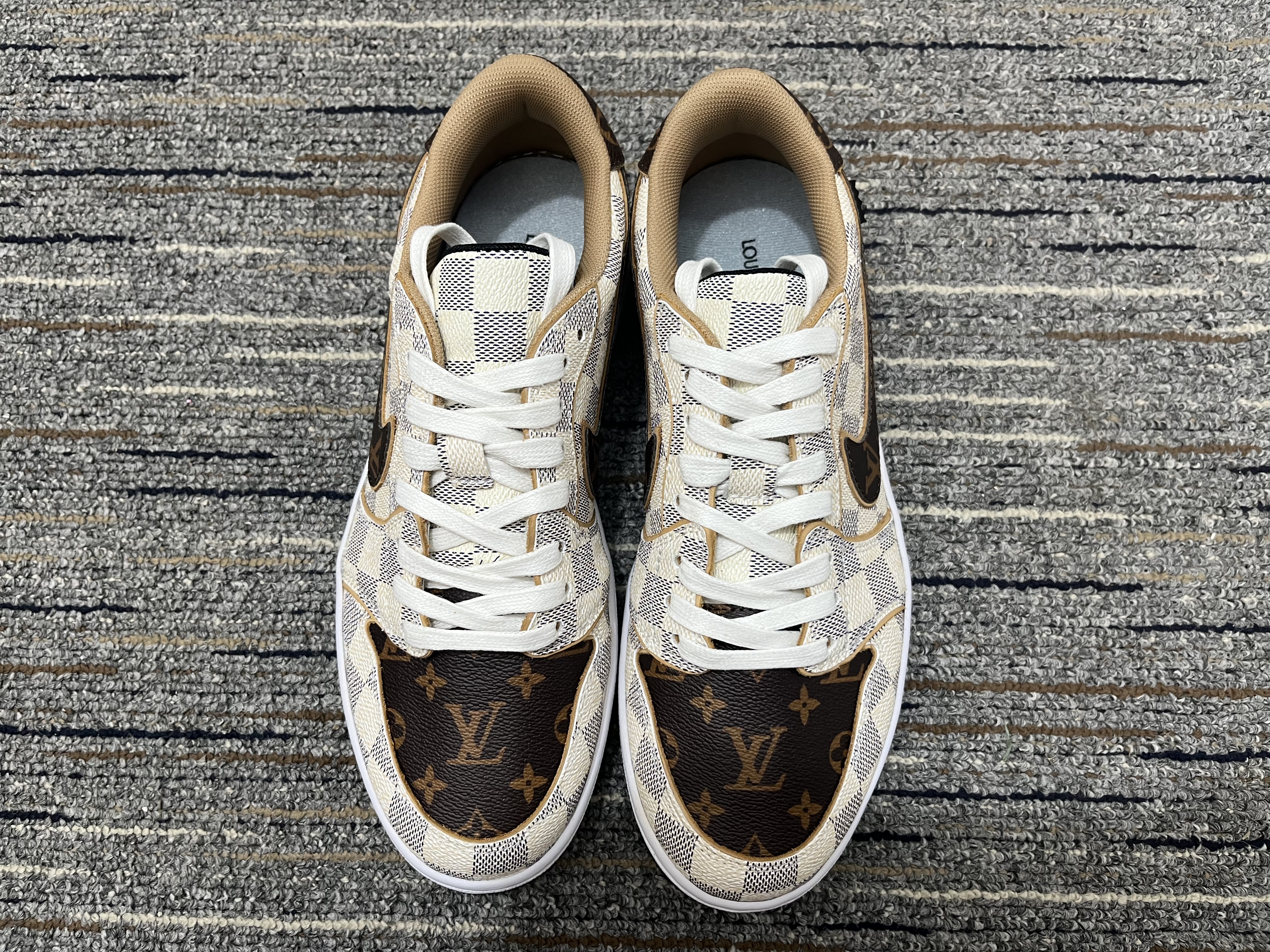 Air Jordan 1 L*V Top Sneakers