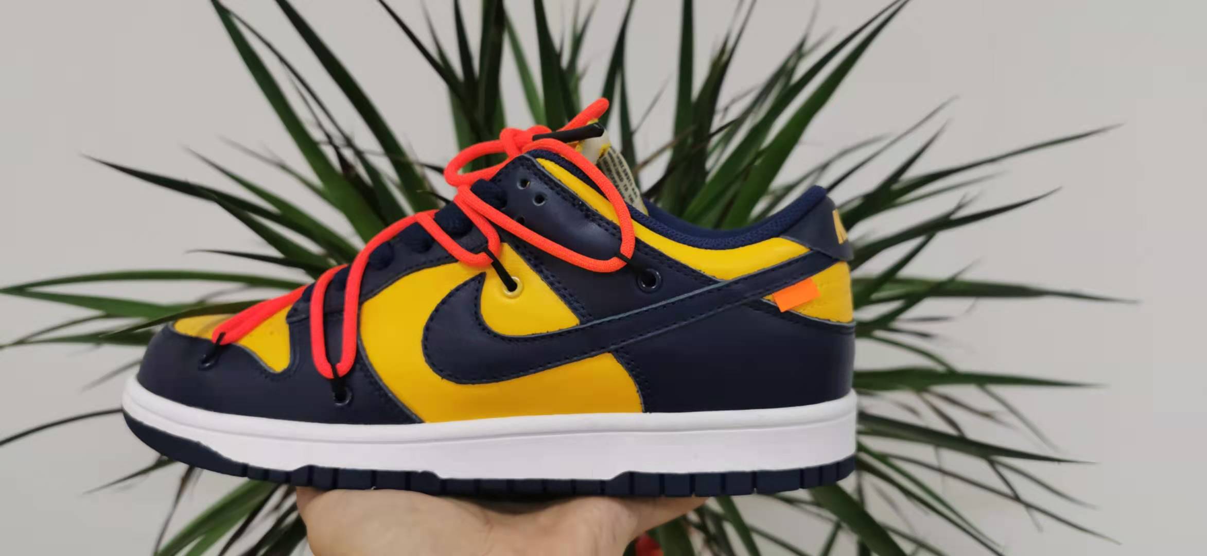 from O*ff-W*hite x Nike Dunk Low