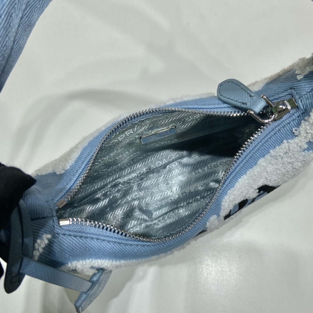 P*rada Bag Top Quality 23*17*6CM