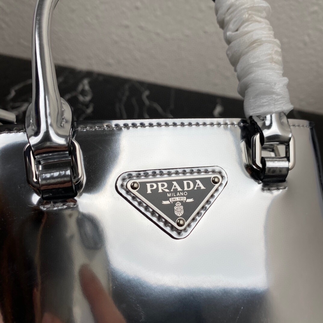 P*rada Top Bag 23*18*2.5cm