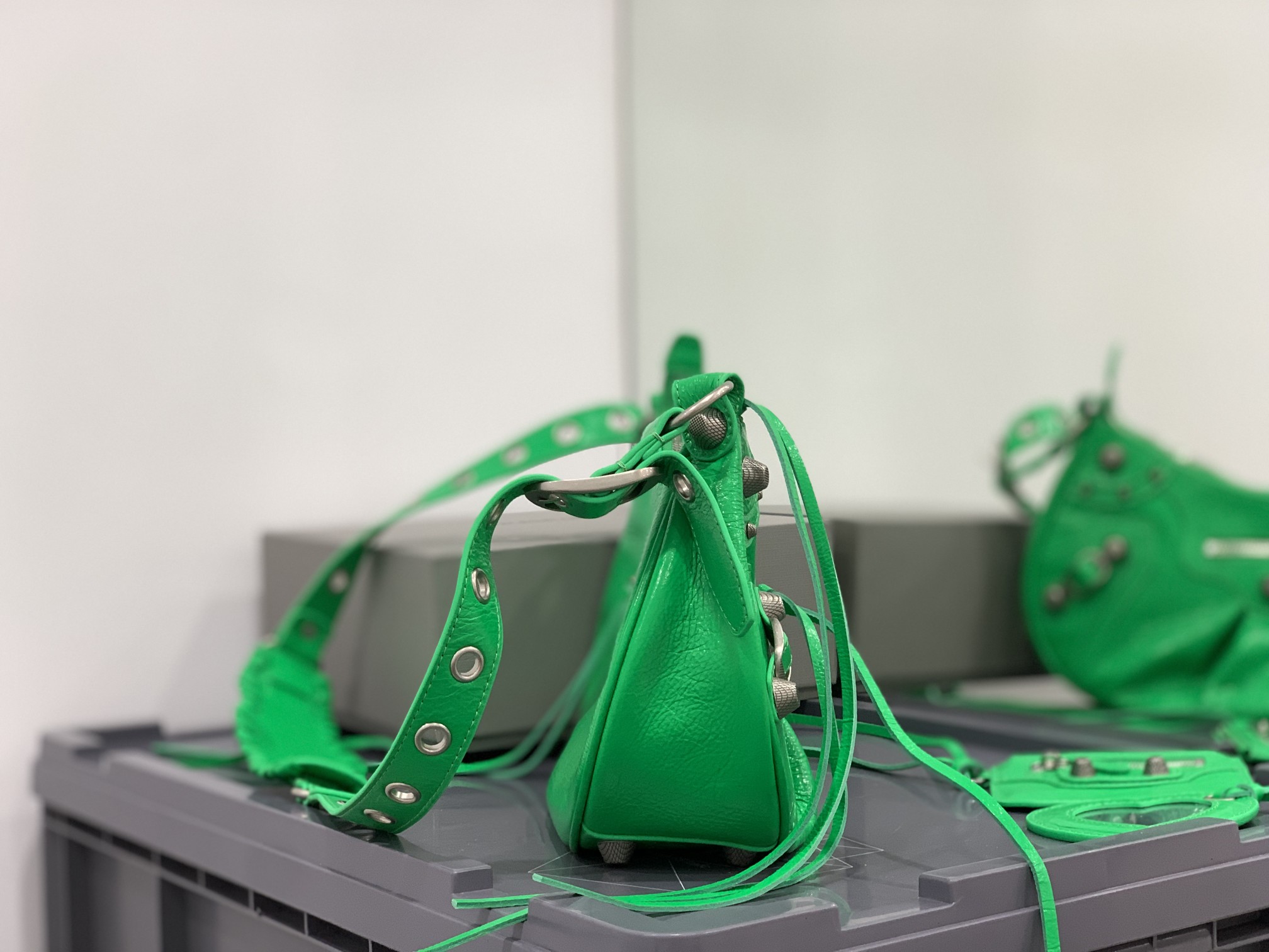 B*alenciaga Bag Top Quality 33x16x8.4cm