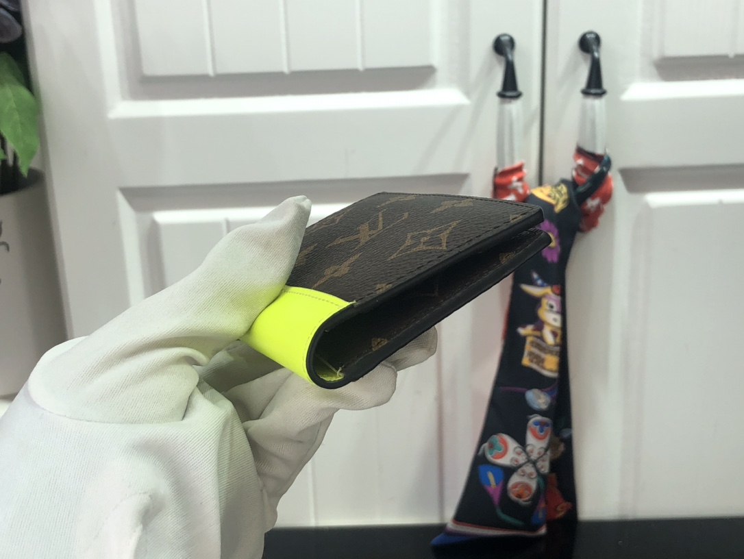 L*ouis V*uitton Bag Top Quality 8*11*1CM