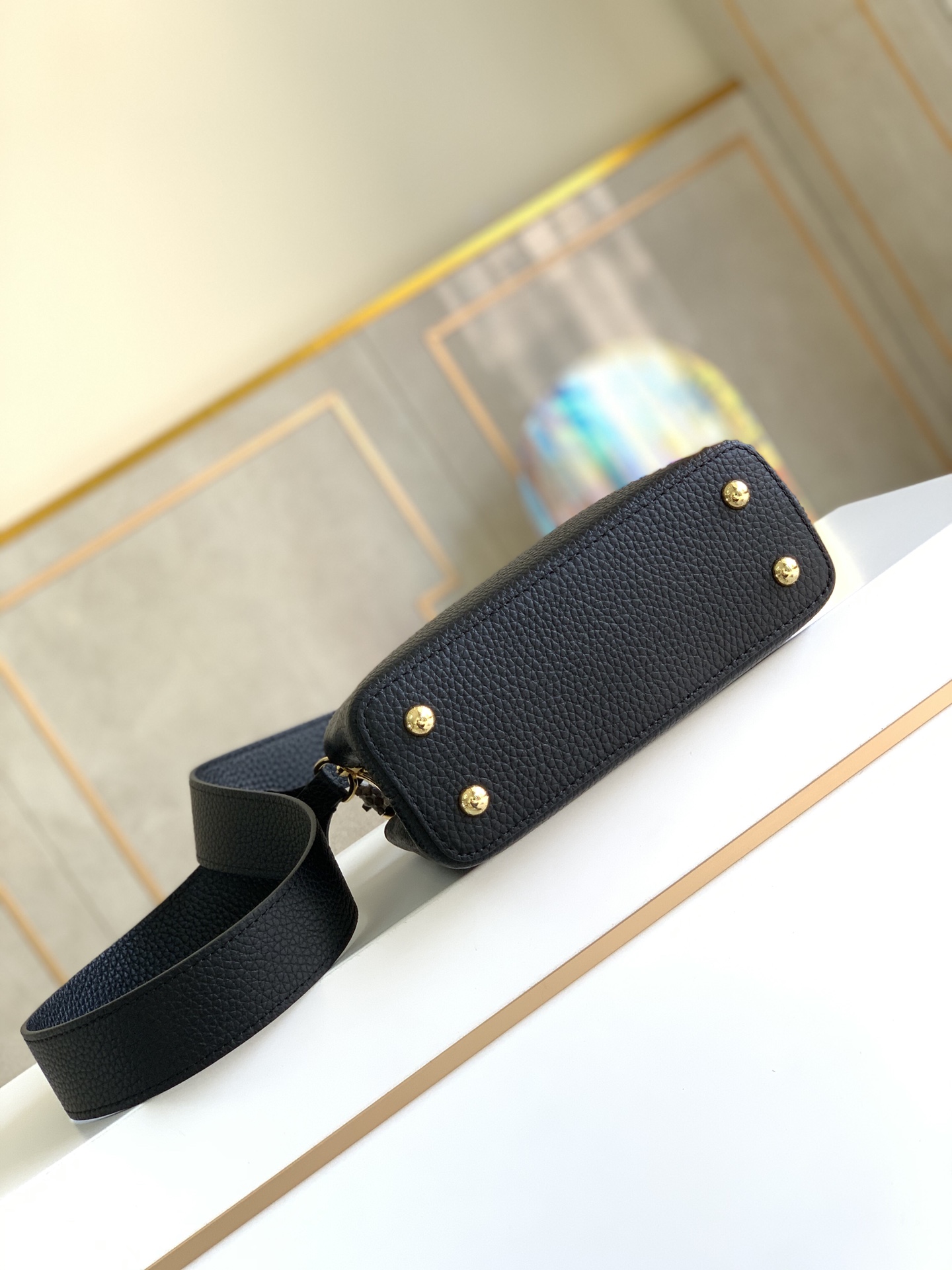 L*ouis V*uitton Top Bag 21x14x8cm