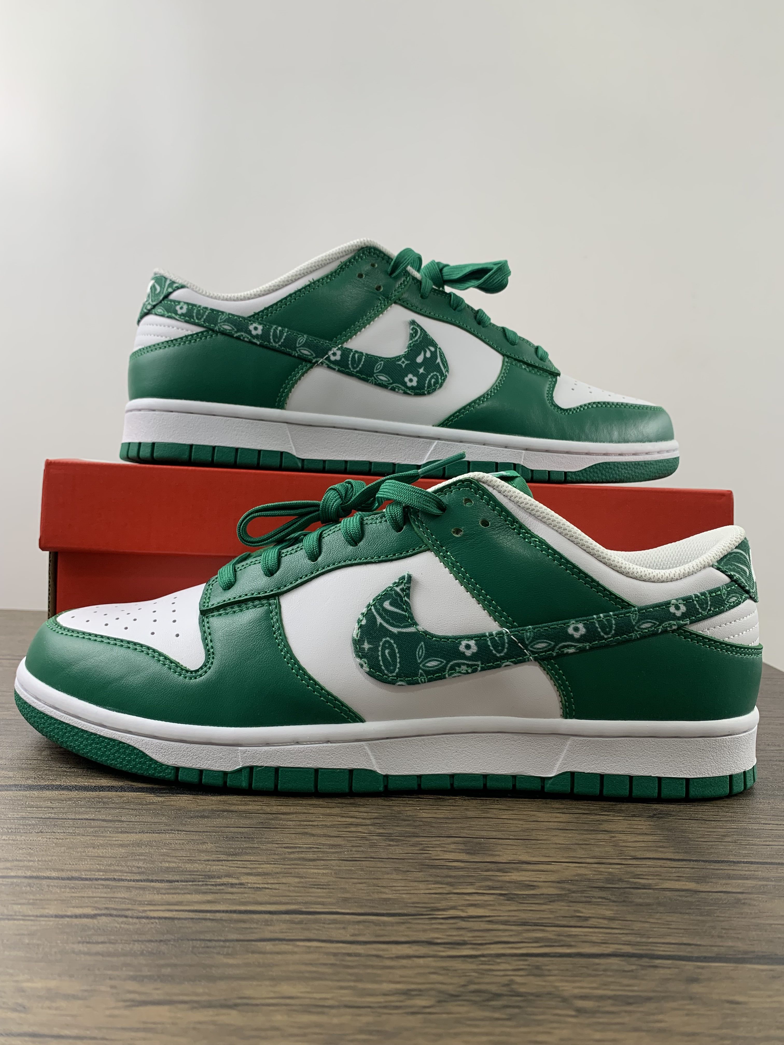 from Nike sb dunk low NK Dunk Low ESS Green Parsley