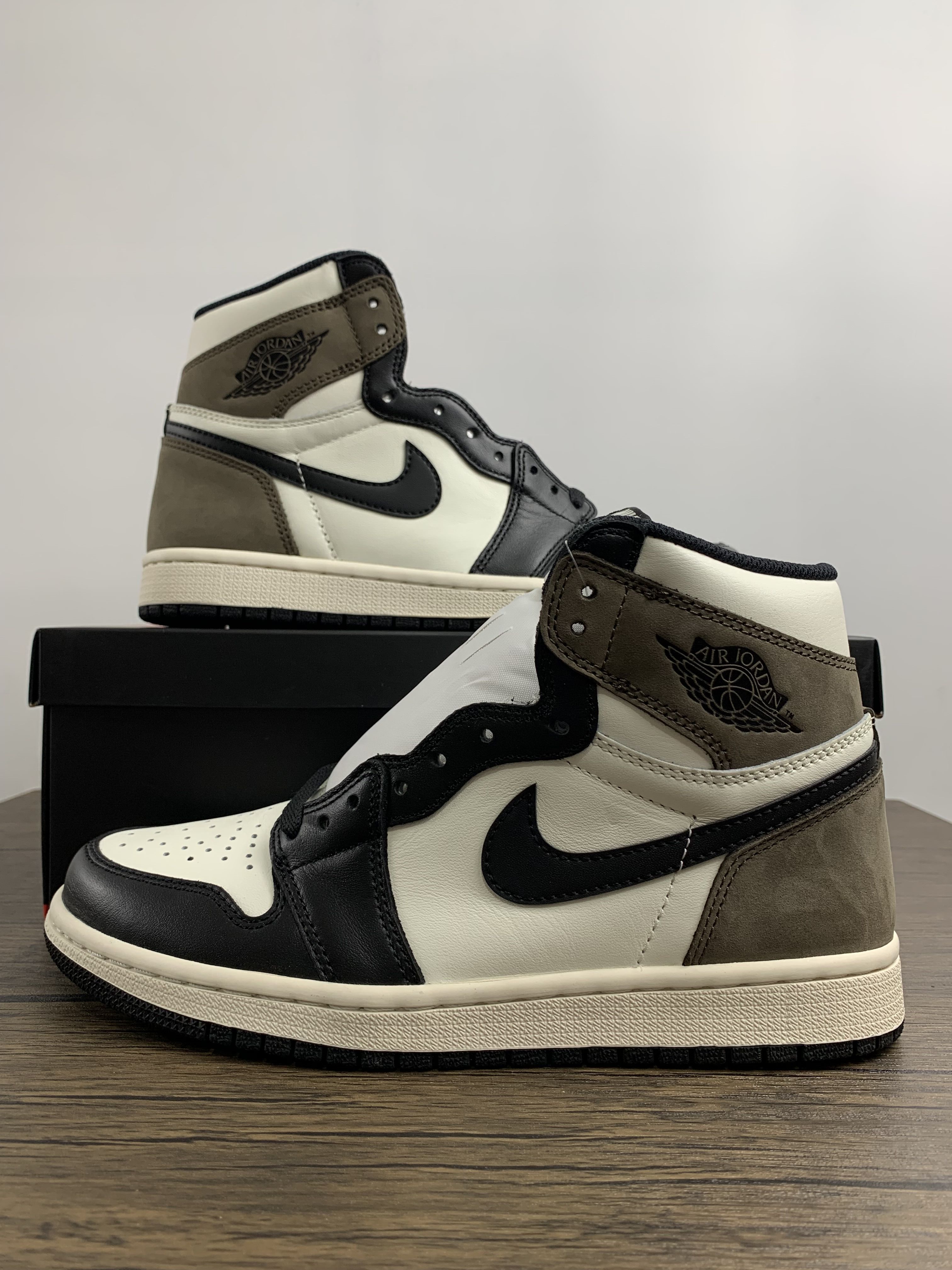 Air Jordan 1 High OG Dark Mocha 555088-105
