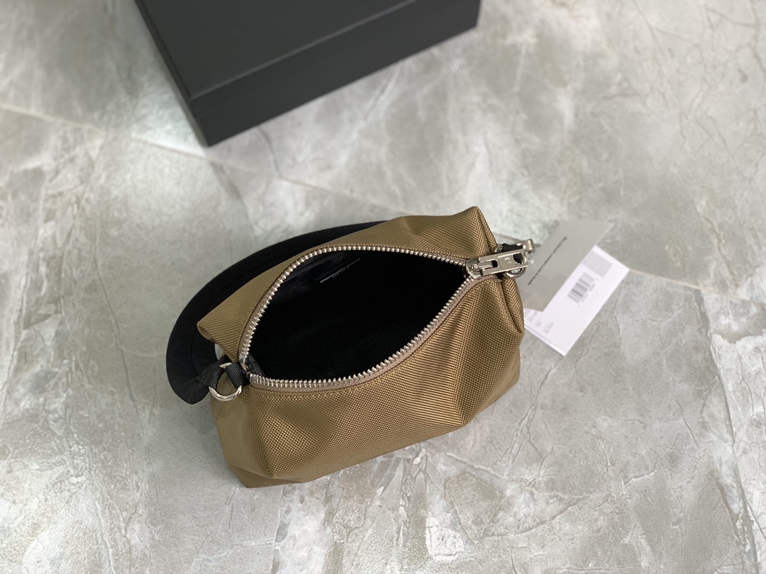 A*lexander W*ang Top Bag 22CM