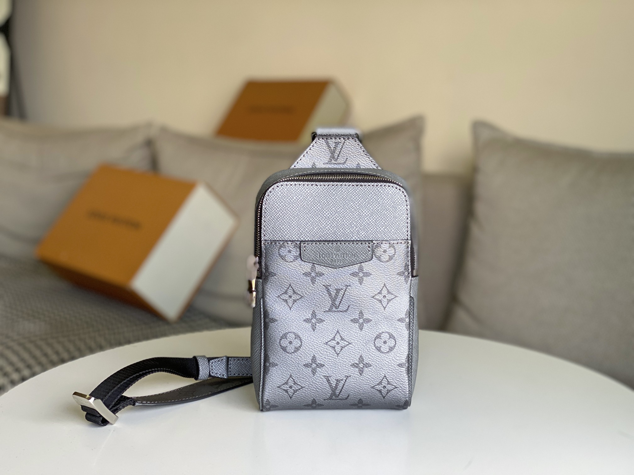 L*ouis V*uitton Bag Top Quality 13*21*5CM