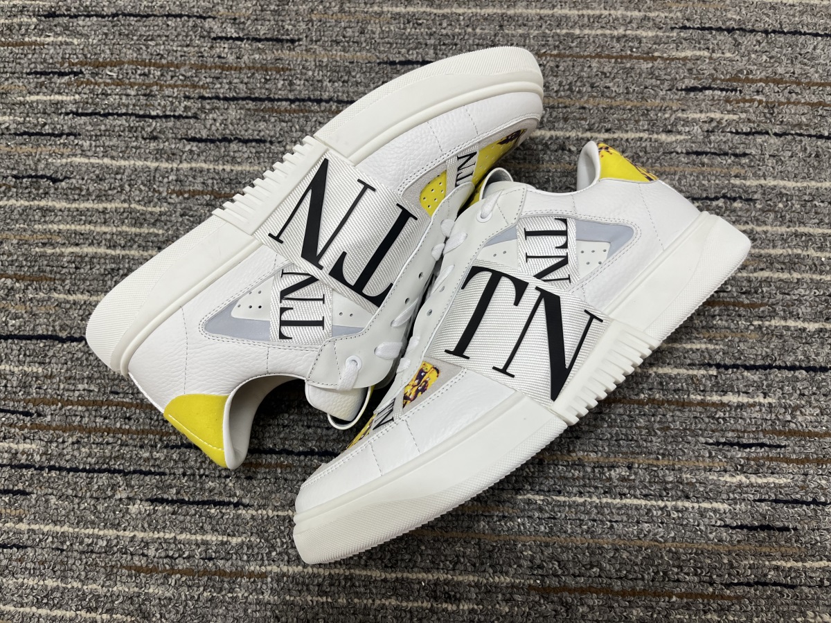 Men Women 𝑉*𝐴𝐿𝐸𝑁𝑇𝐼𝑁𝑂 Top Sneakers