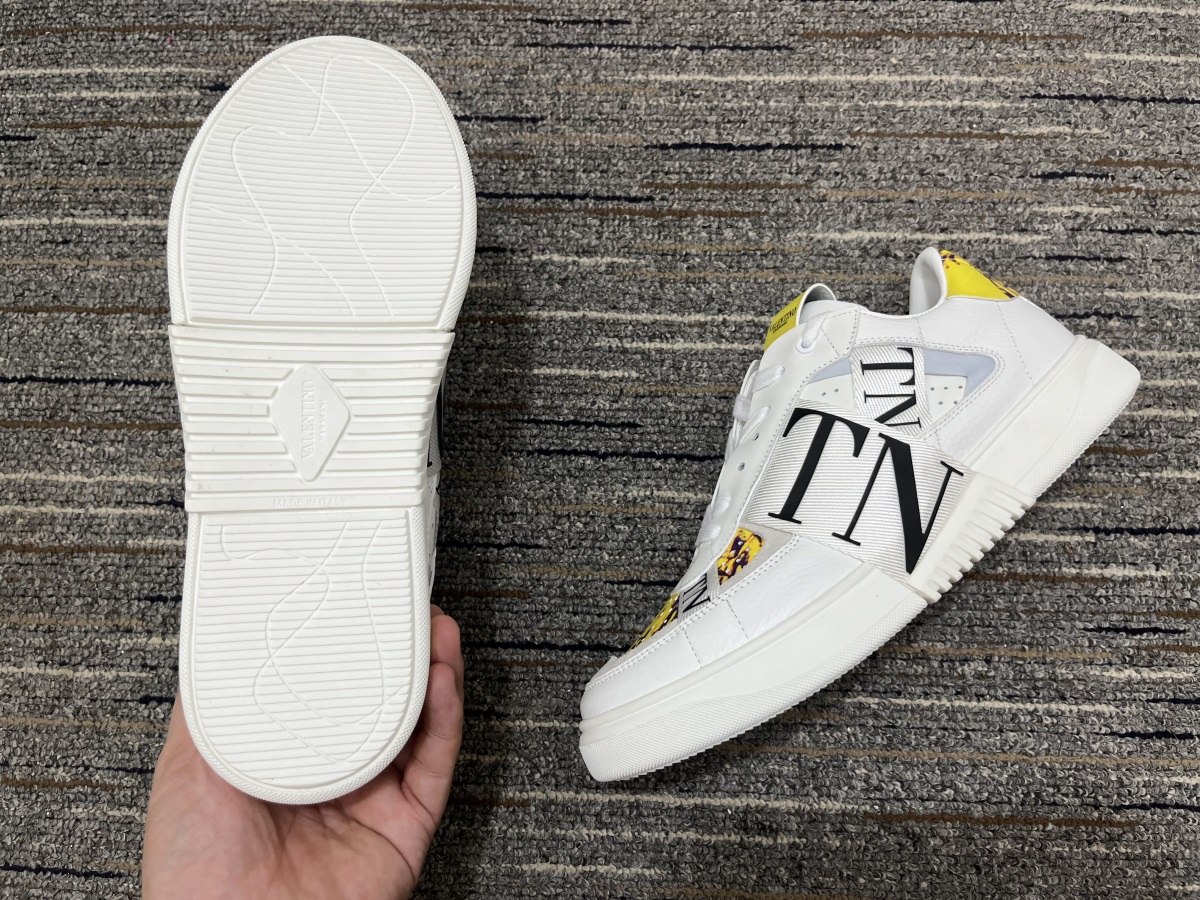 Men Women 𝑉*𝐴𝐿𝐸𝑁𝑇𝐼𝑁𝑂 Top Sneakers