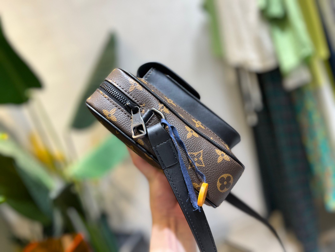 L*ouis V*uitton christoer mini handbag Top Quality 15*17*8cm