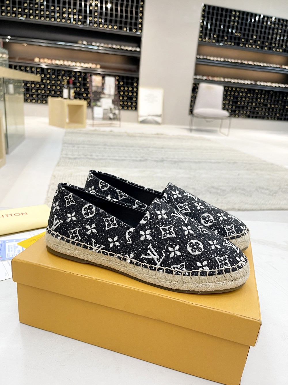 Women L*ouis V*uitton Top Sneaker