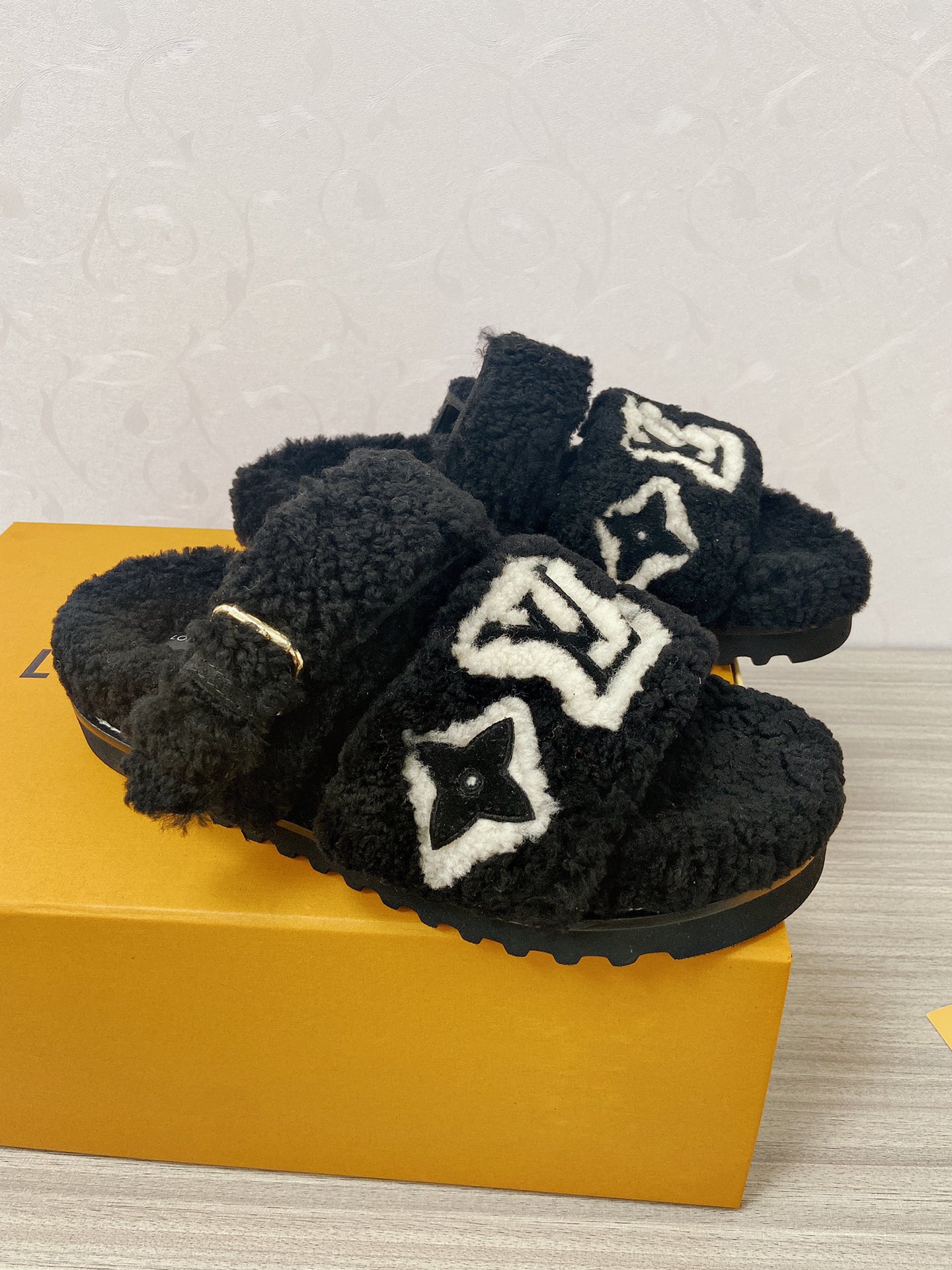 Women L*ouis V*uitton Top Sandals