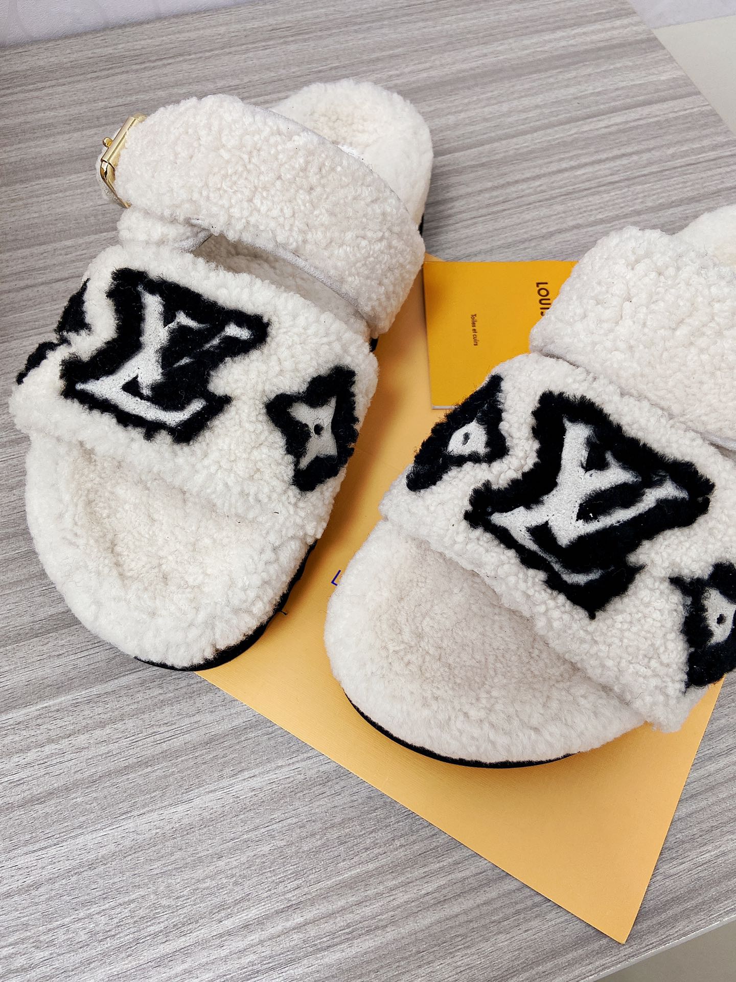 Women L*ouis V*uitton Top Sandals