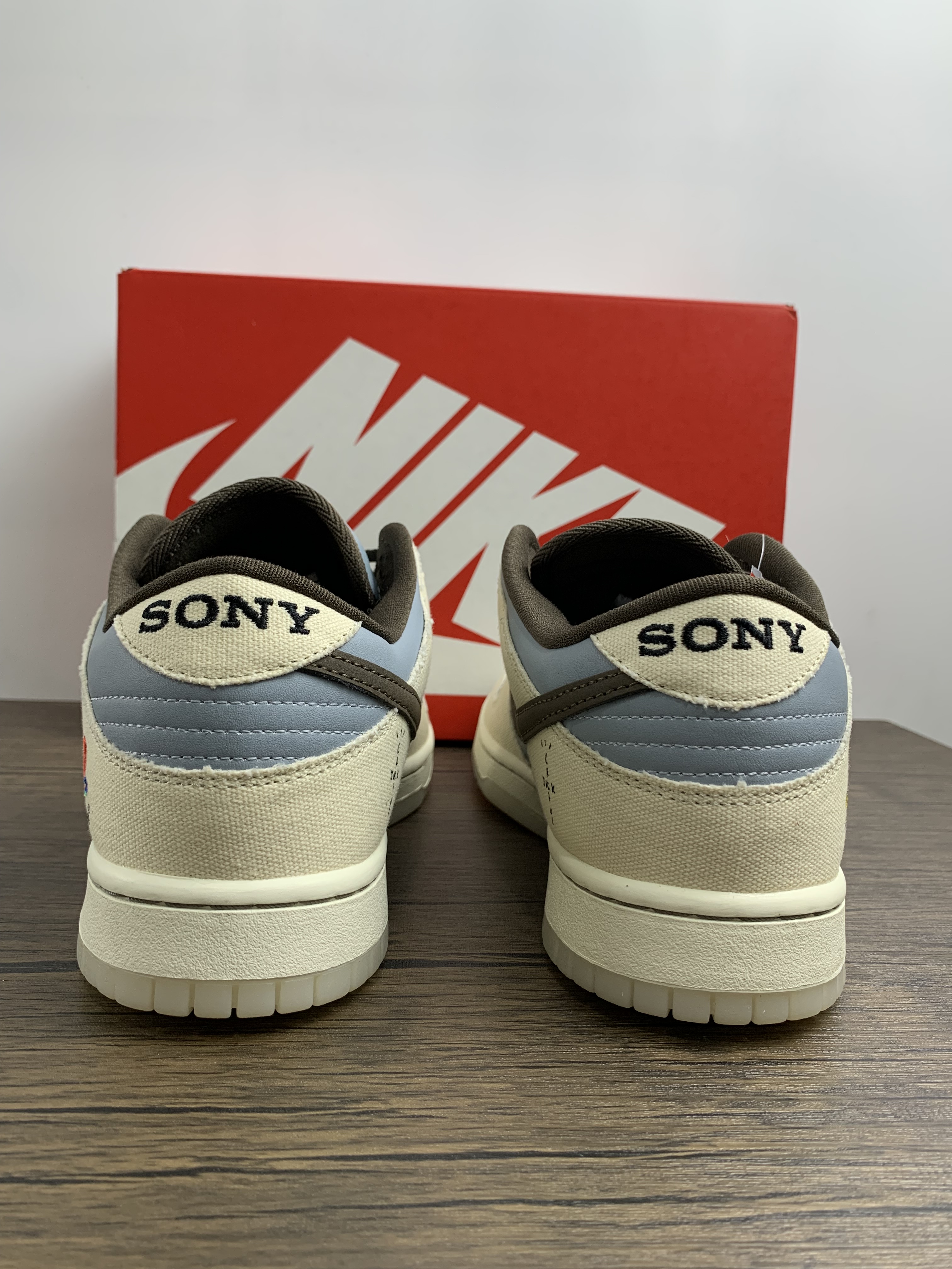 from Nike dunk SB Low +t*ravis scott + p*laystation