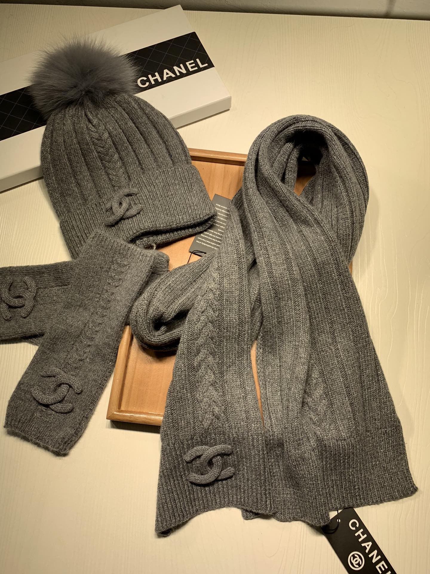 Copy Women Men Hat+Gloves+The scarf C*hanel