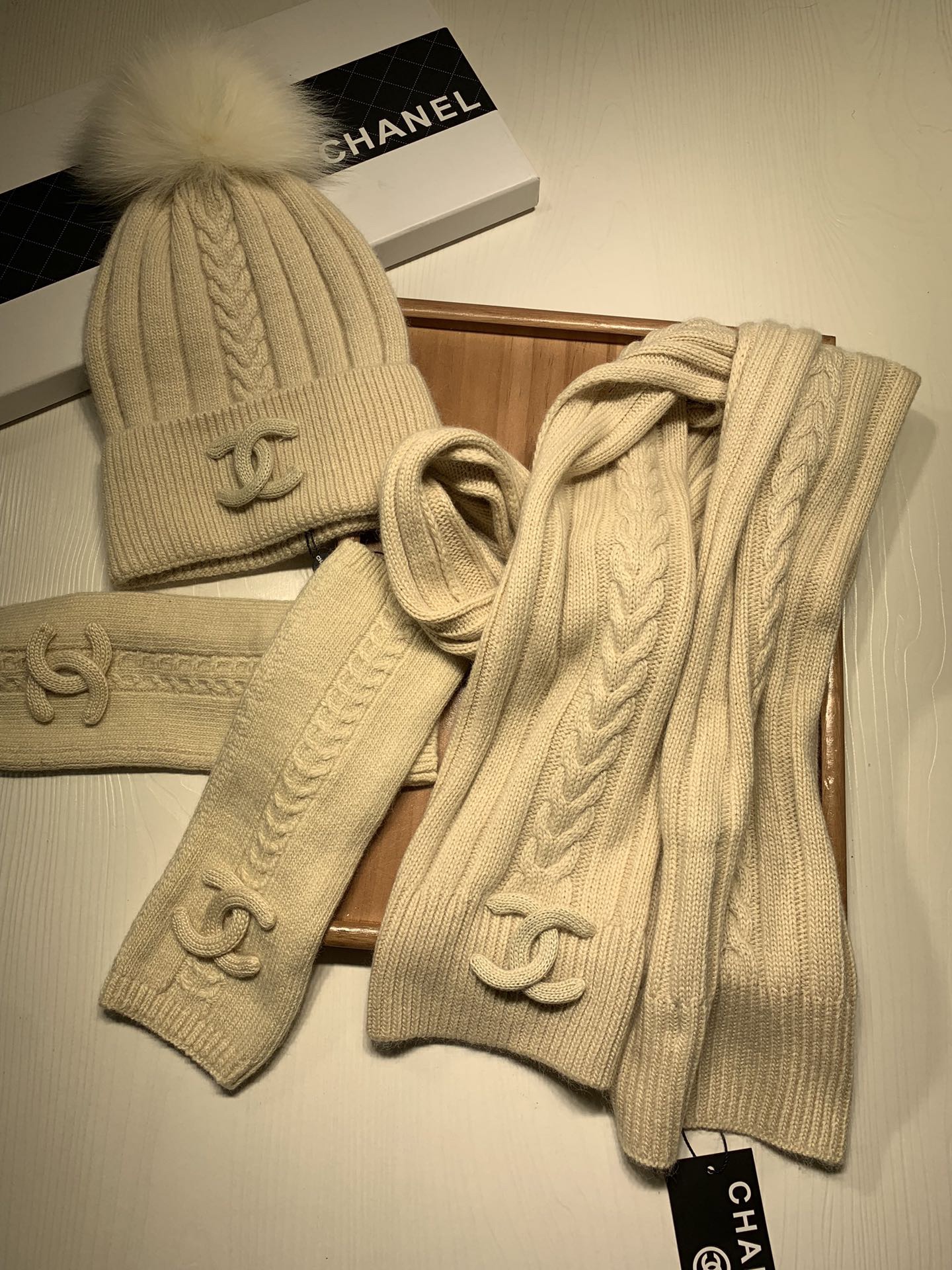 Women Men Hat+Gloves+The scarf C*hanel