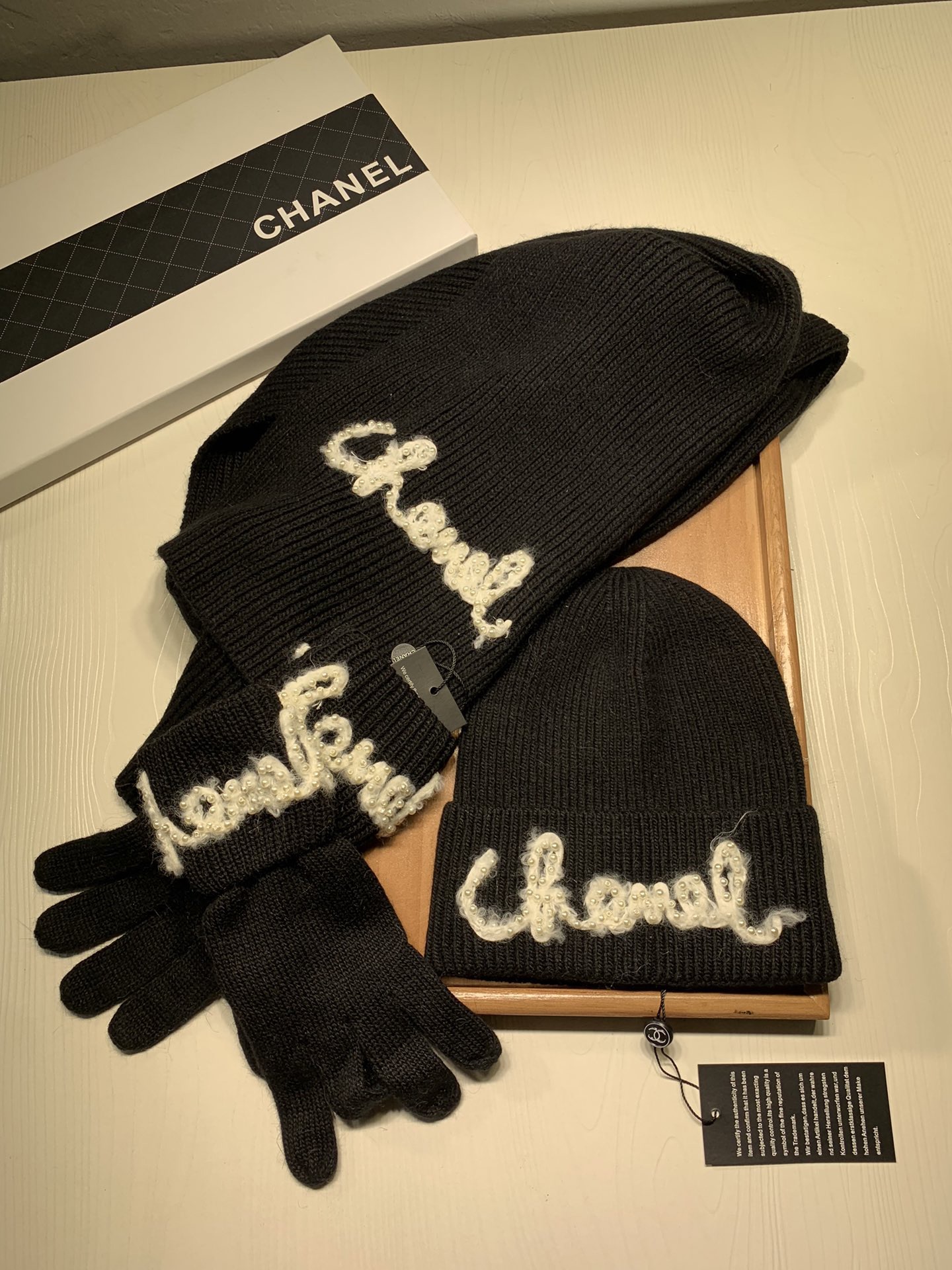 Women Men Hat+Gloves+The scarf C*hanel