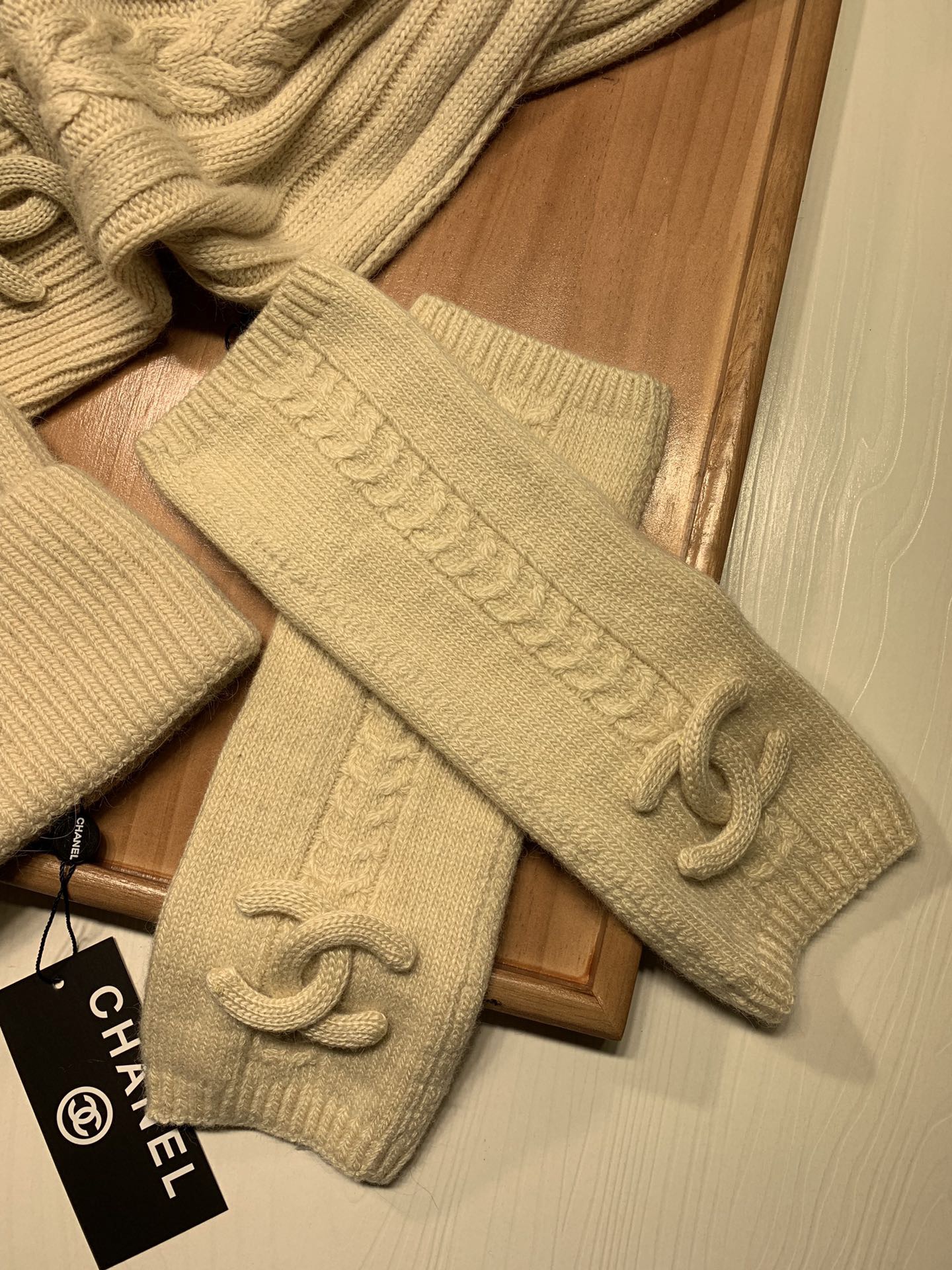 Women Men Hat+Gloves+The scarf C*hanel