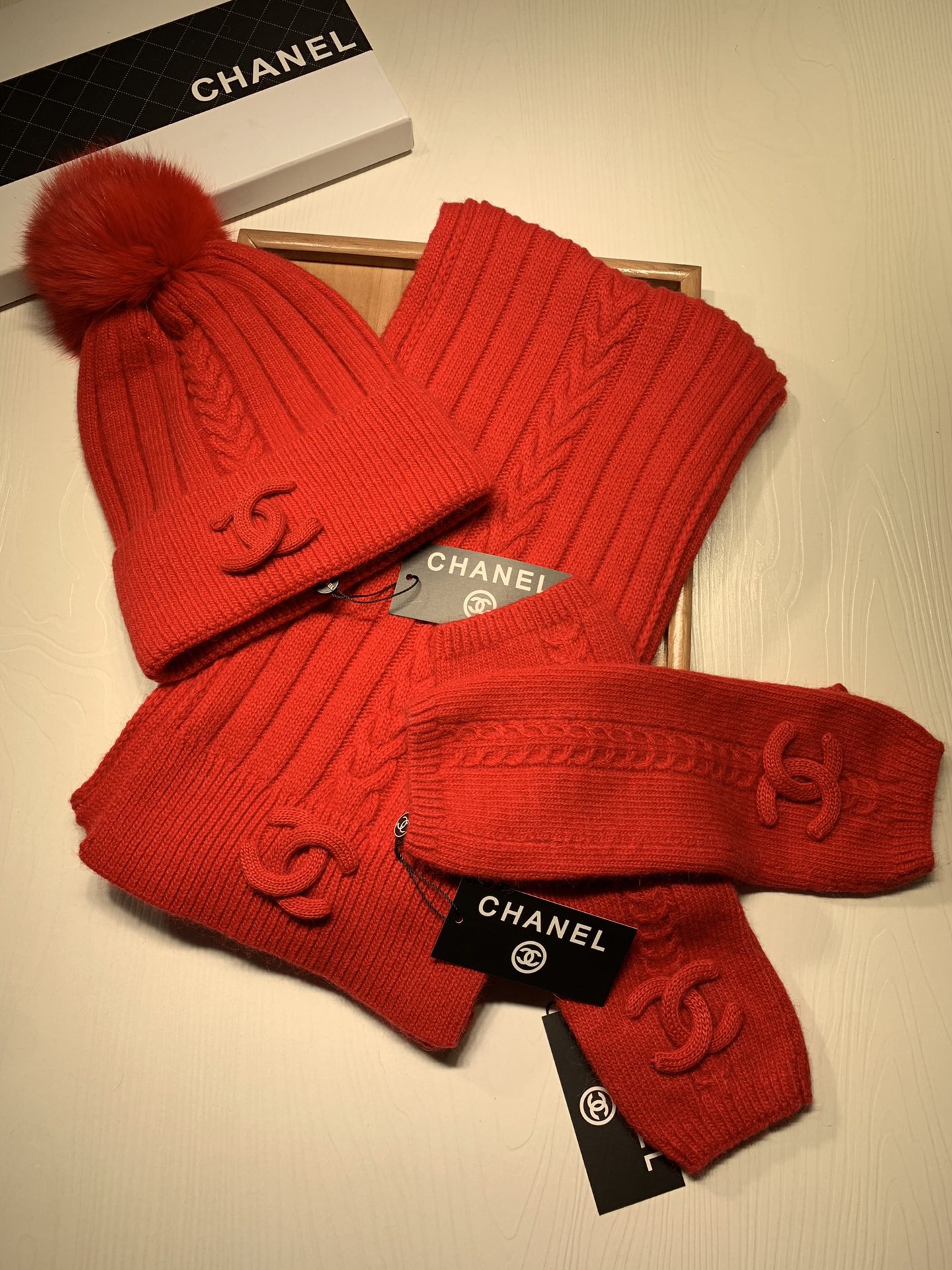 Women Men Hat+Gloves+The scarf C*hanel