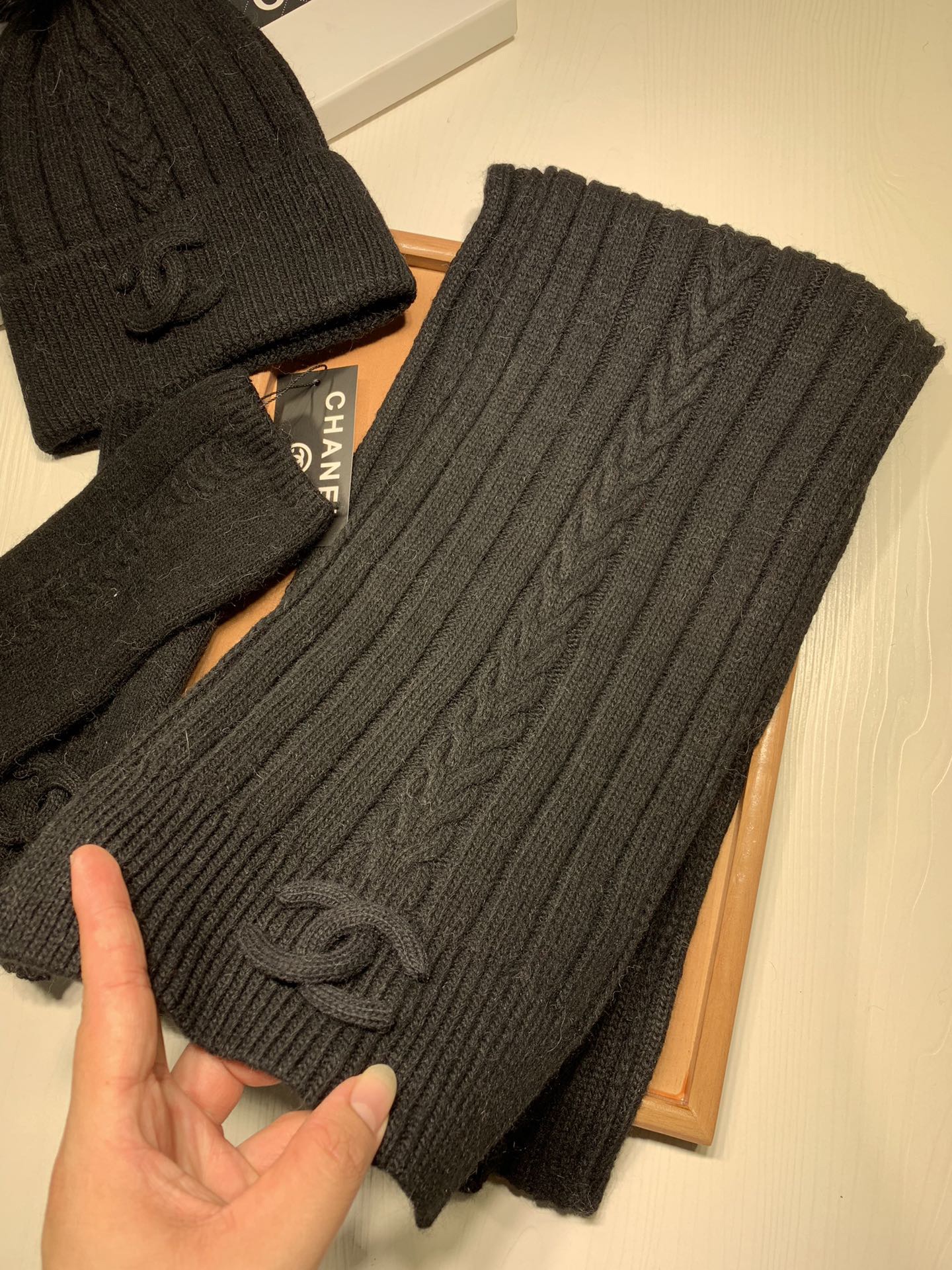 Women Men Hat+Gloves+The scarf C*hanel